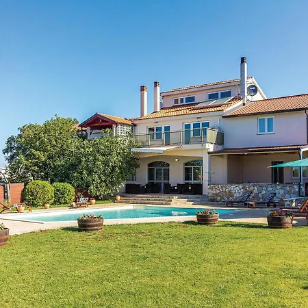 Stunning In Holiday home Pula
