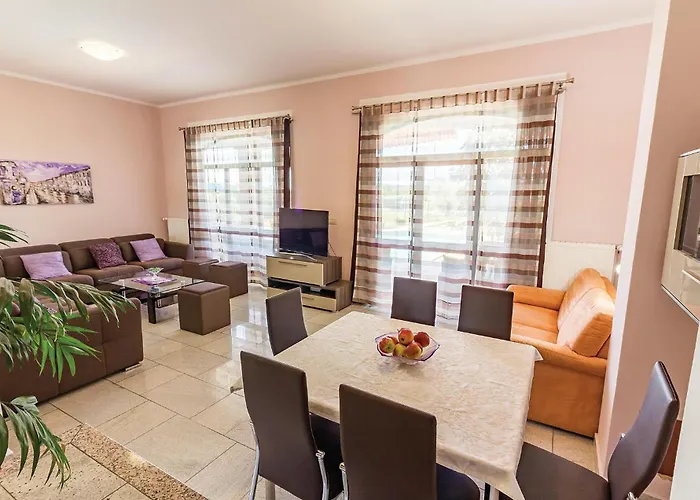 Holiday home Beautiful In With Wifi Pula