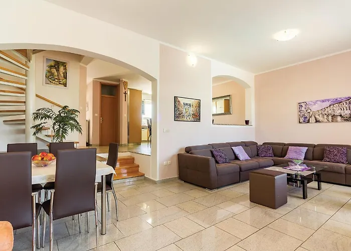 Holiday home Beautiful In With Wifi Pula