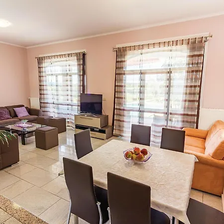 Ferienhaus Beautiful In With Wifi Pula